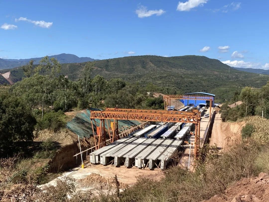 公司永大高速土建二分部標段內(nèi)全線預制T梁澆筑圓滿完成2.jpg